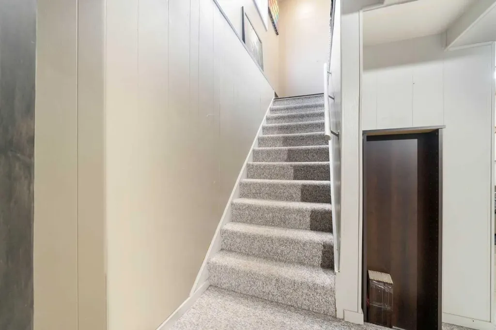 48 Franklin Drive SE Calgary AB T2H0T9