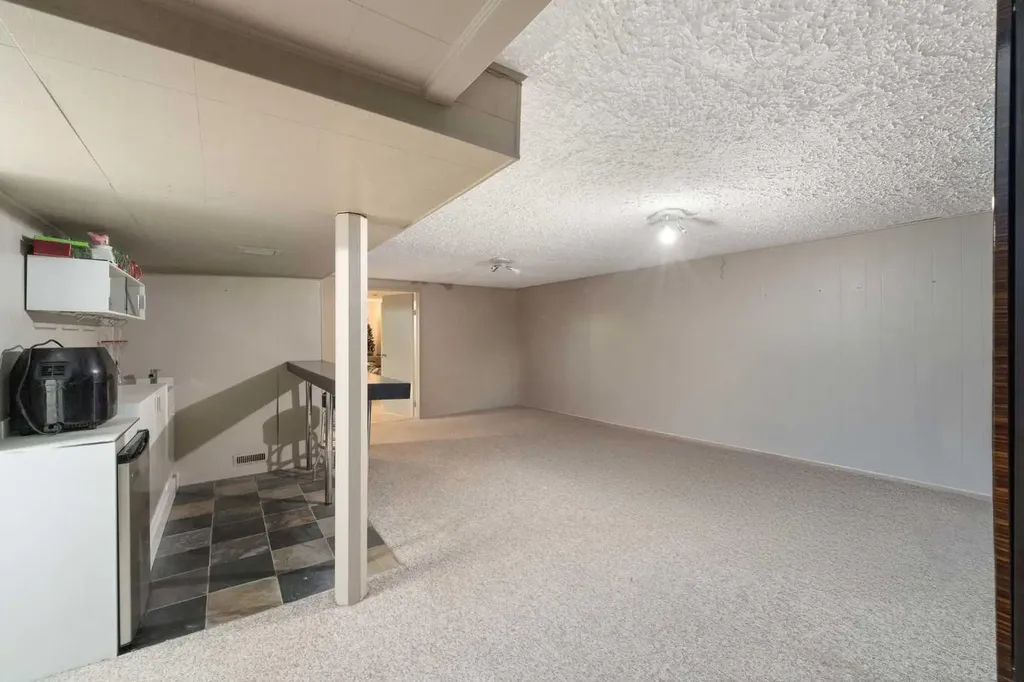 48 Franklin Drive SE Calgary AB T2H0T9