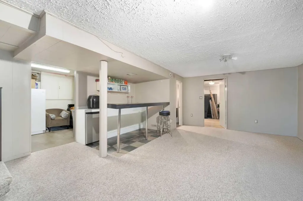 48 Franklin Drive SE Calgary AB T2H0T9