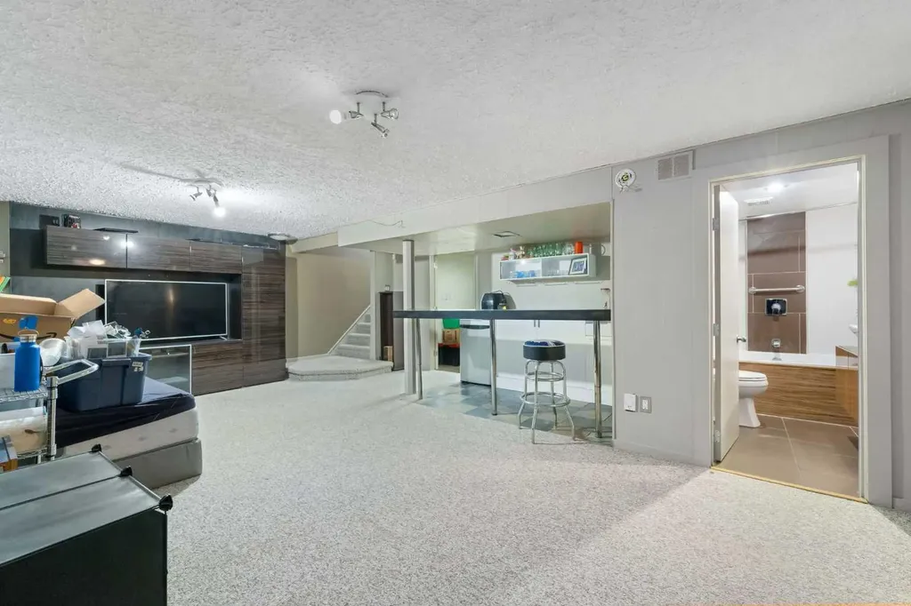 48 Franklin Drive SE Calgary AB T2H0T9