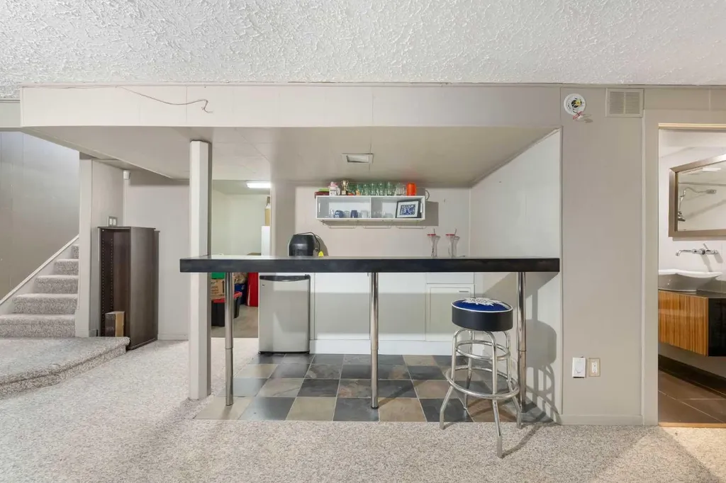 48 Franklin Drive SE Calgary AB T2H0T9