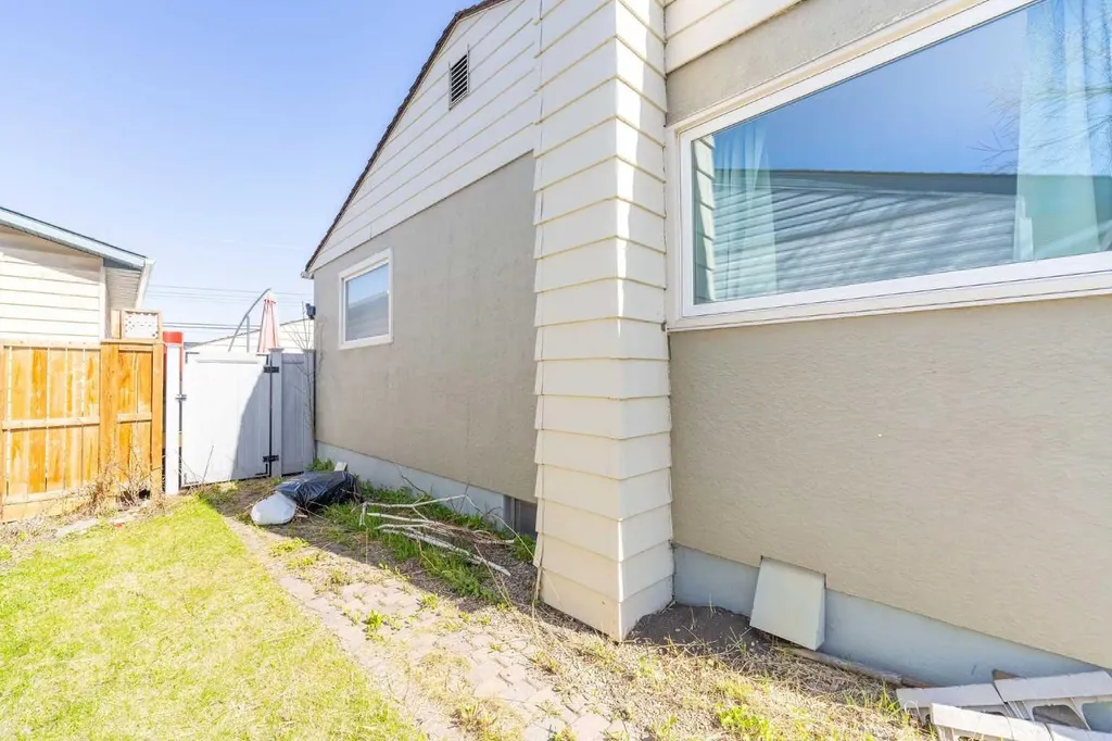 48 Franklin Drive SE Calgary AB T2H0T9
