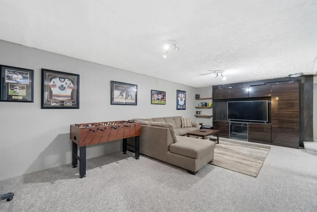 48 Franklin Drive SE Calgary AB T2H0T9