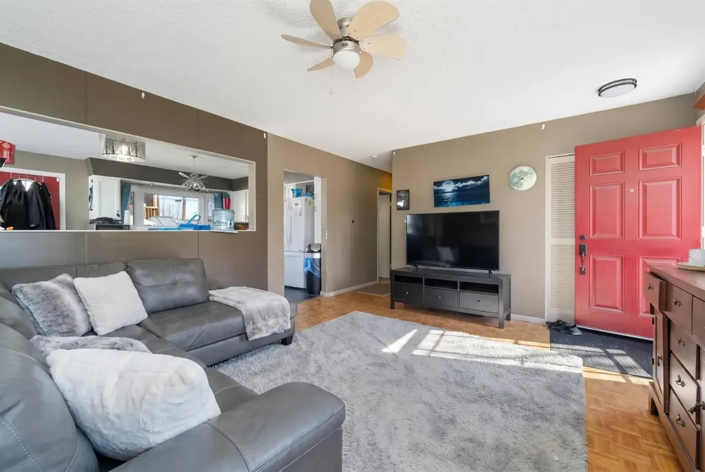 48 Franklin Drive SE Calgary AB T2H0T9