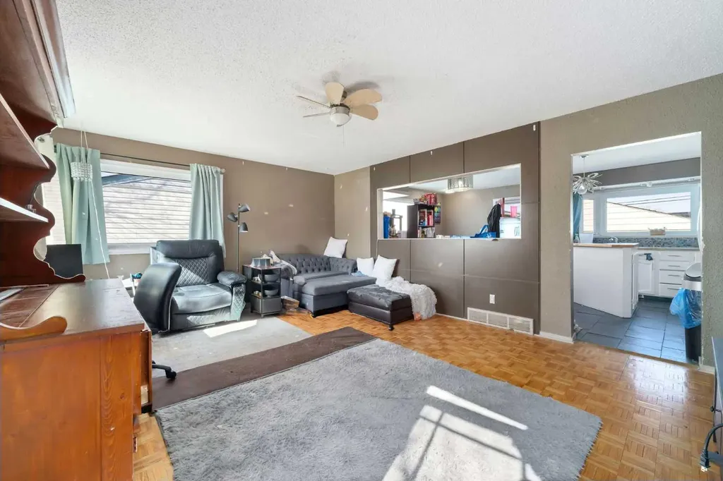 48 Franklin Drive SE Calgary AB T2H0T9