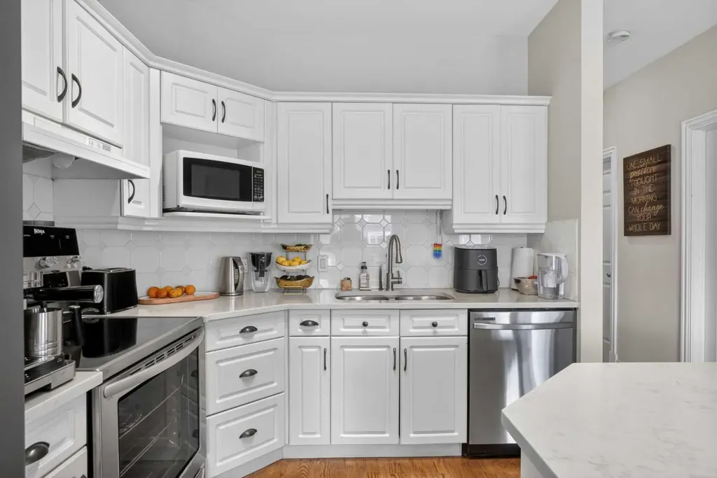 2 14 Street NW Calgary AB T2N 1Z4