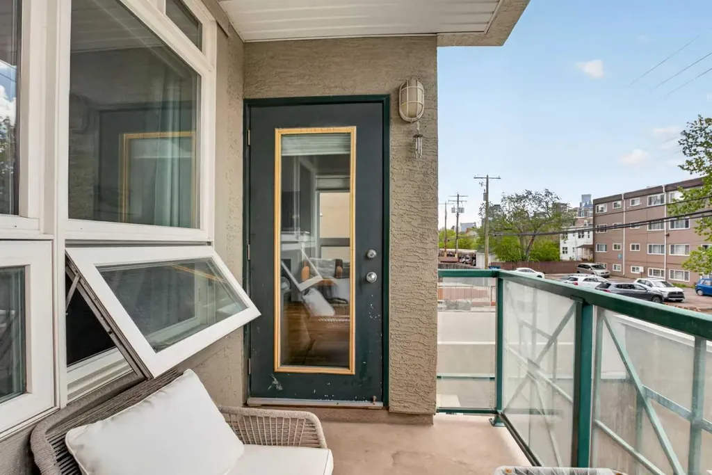 2 14 Street NW Calgary AB T2N 1Z4