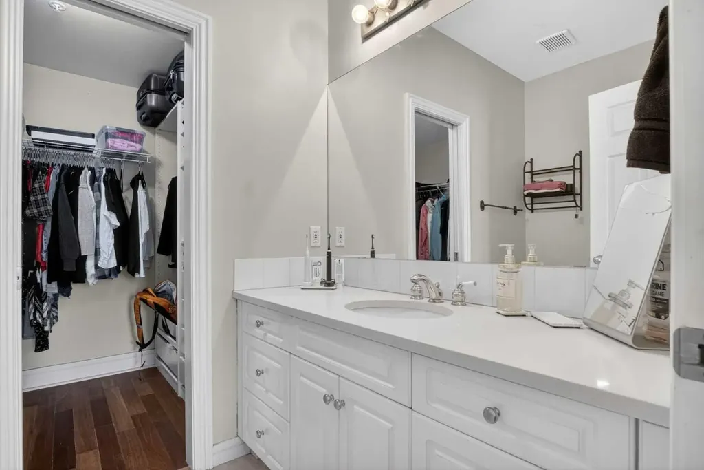2 14 Street NW Calgary AB T2N 1Z4