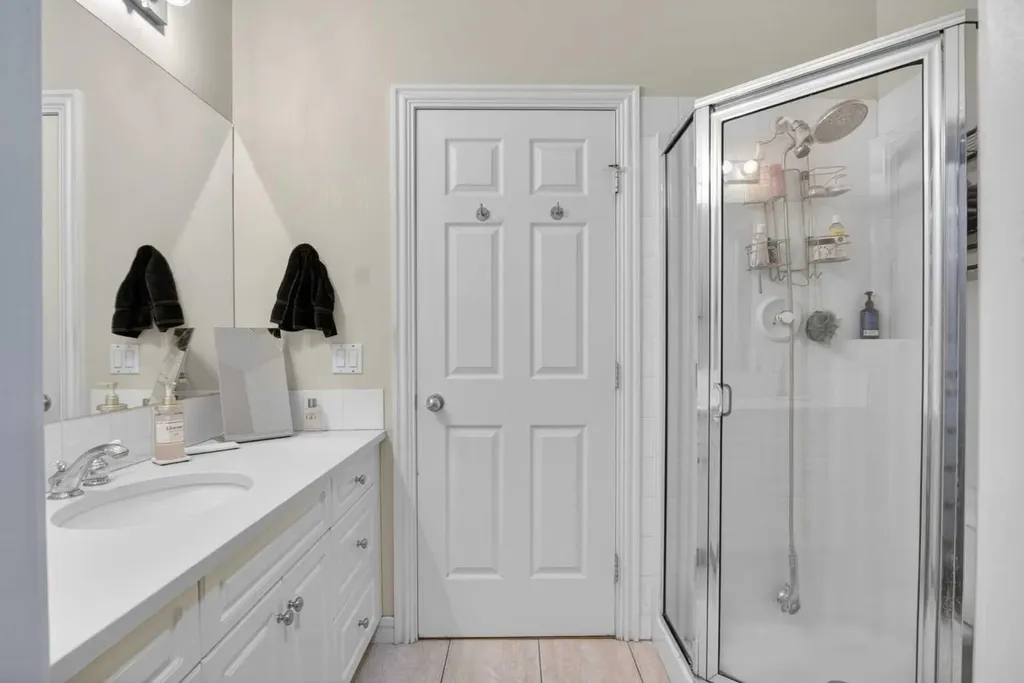 2 14 Street NW Calgary AB T2N 1Z4