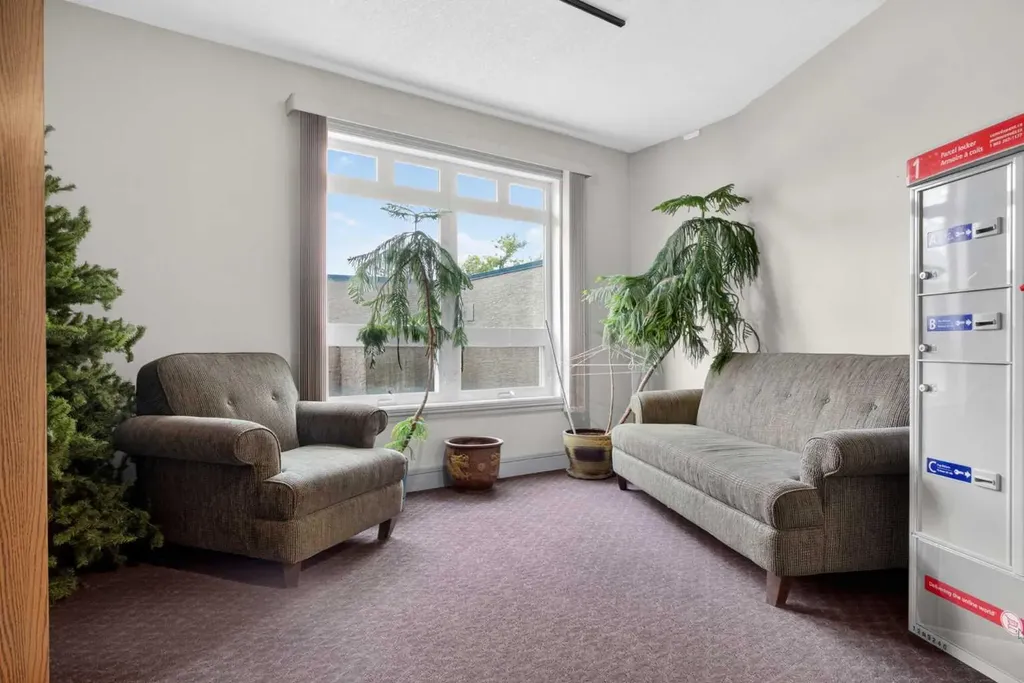 2 14 Street NW Calgary AB T2N 1Z4