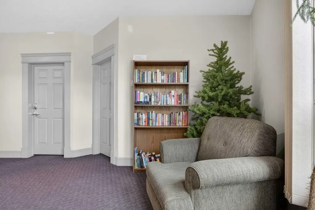 2 14 Street NW Calgary AB T2N 1Z4