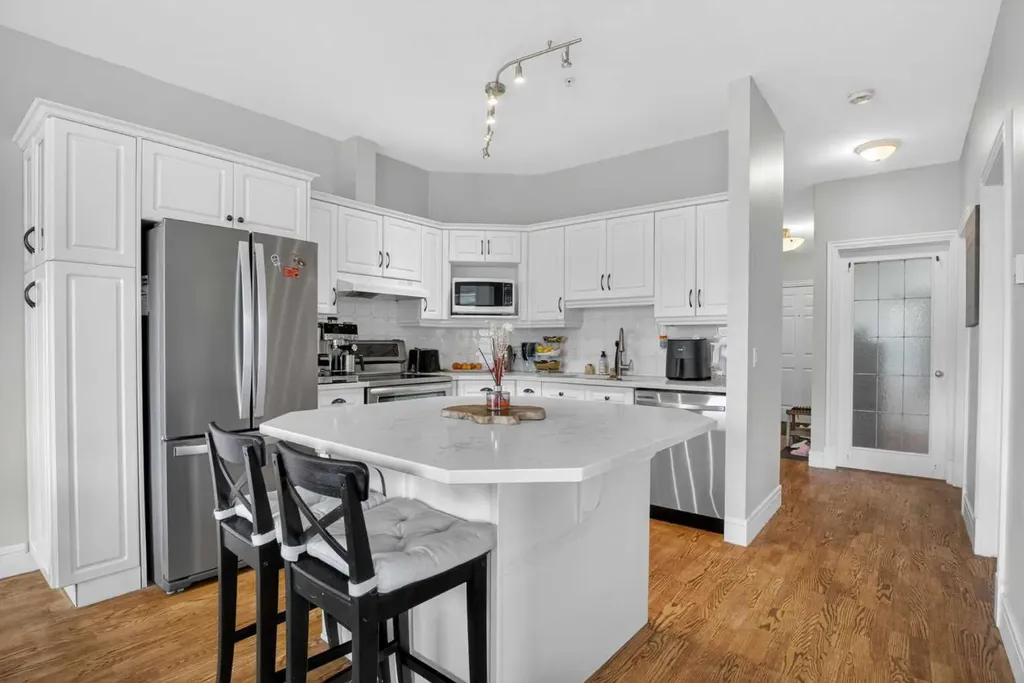 2 14 Street NW Calgary AB T2N 1Z4