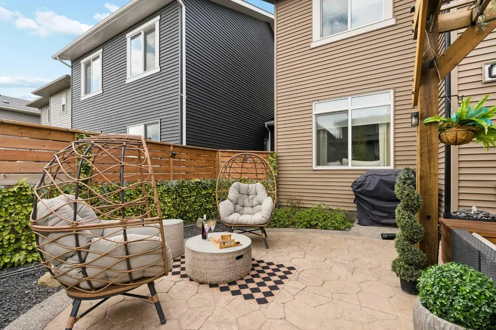 630 Kingsmere Way SE Airdrie AB T4A 0X7