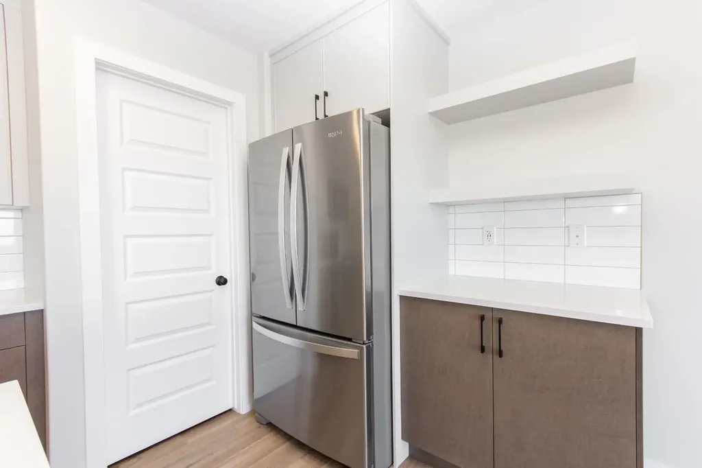 655 Robinson Avenue Penhold AB T0M 1R0
