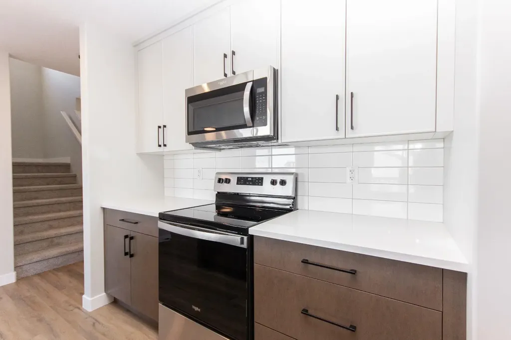 655 Robinson Avenue Penhold AB T0M 1R0