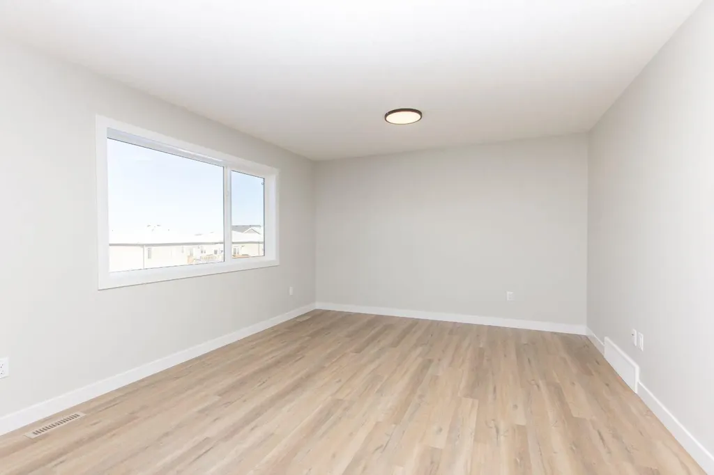 655 Robinson Avenue Penhold AB T0M 1R0