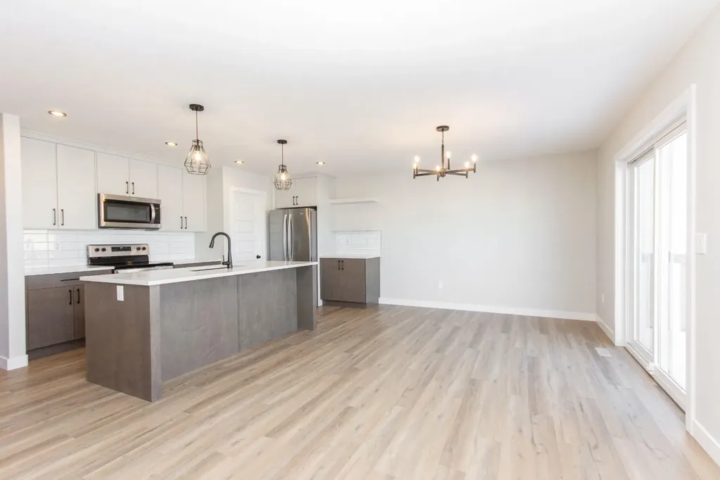655 Robinson Avenue Penhold AB T0M 1R0