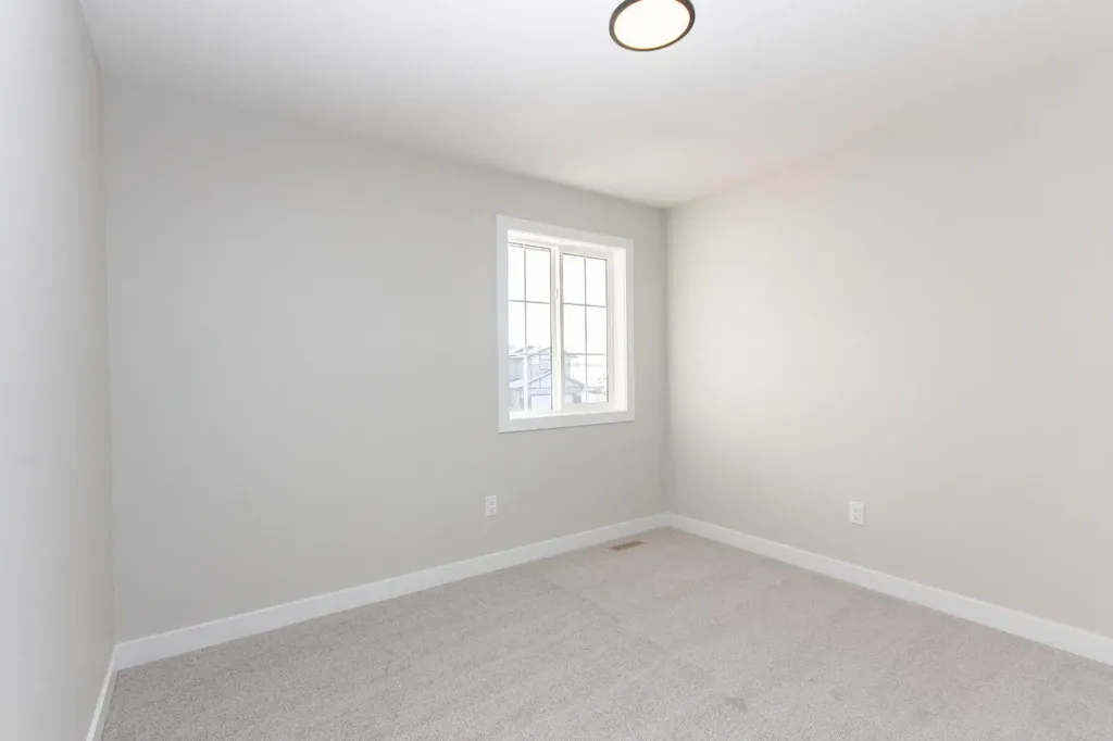 655 Robinson Avenue Penhold AB T0M 1R0