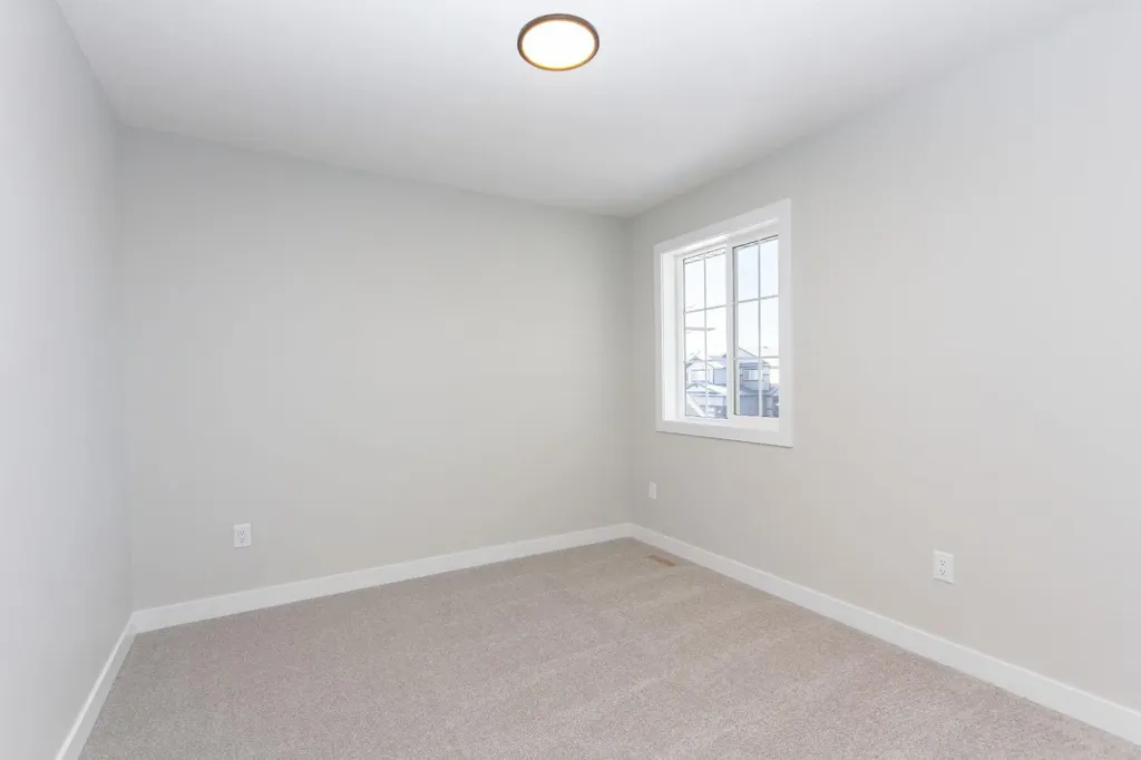 655 Robinson Avenue Penhold AB T0M 1R0