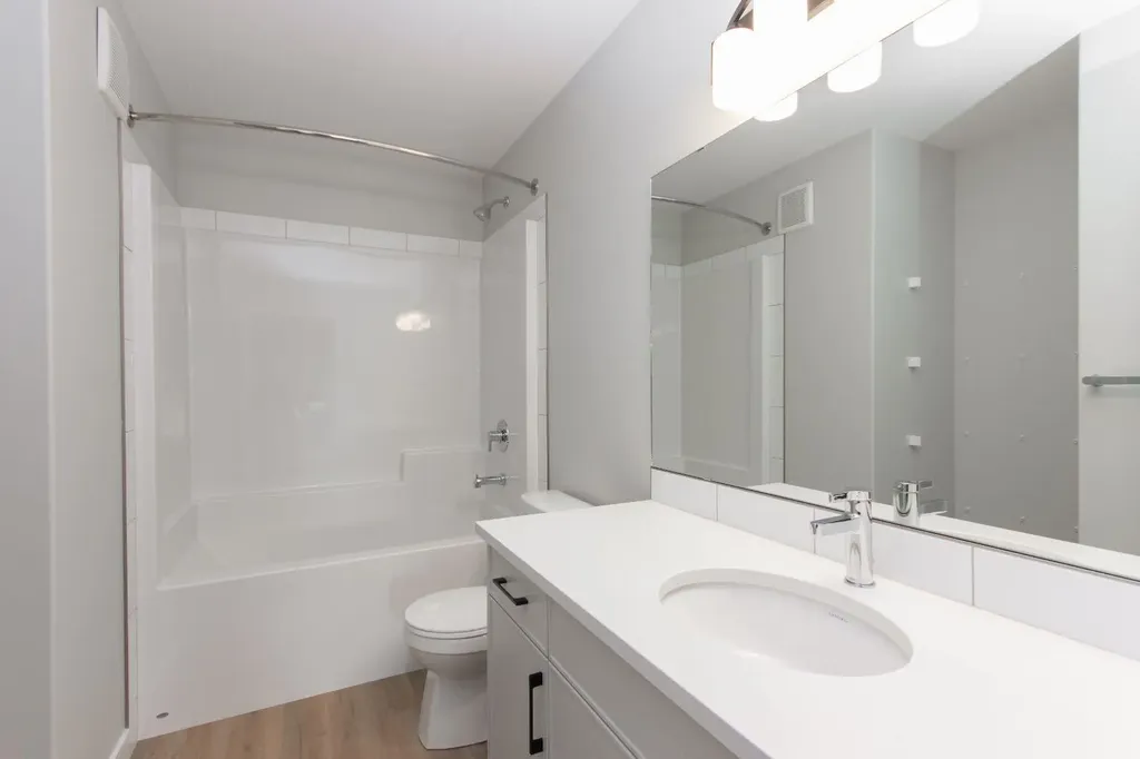 655 Robinson Avenue Penhold AB T0M 1R0