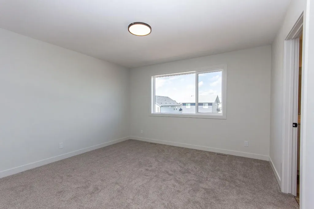 655 Robinson Avenue Penhold AB T0M 1R0