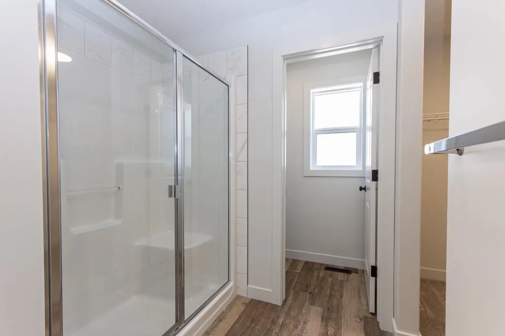 655 Robinson Avenue Penhold AB T0M 1R0