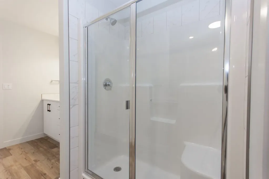 655 Robinson Avenue Penhold AB T0M 1R0