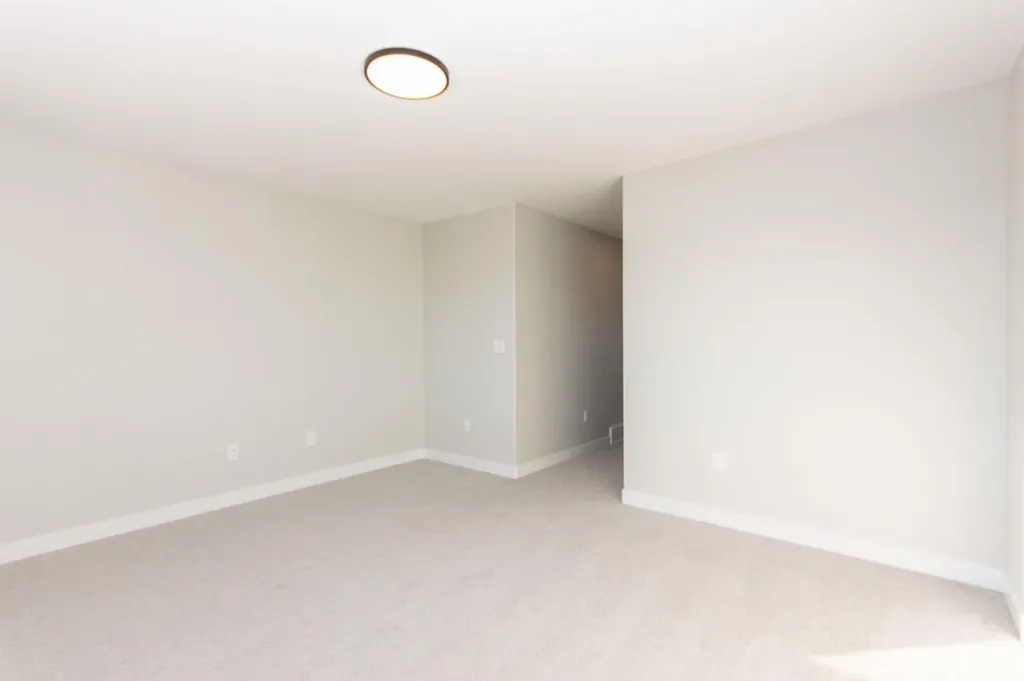 655 Robinson Avenue Penhold AB T0M 1R0