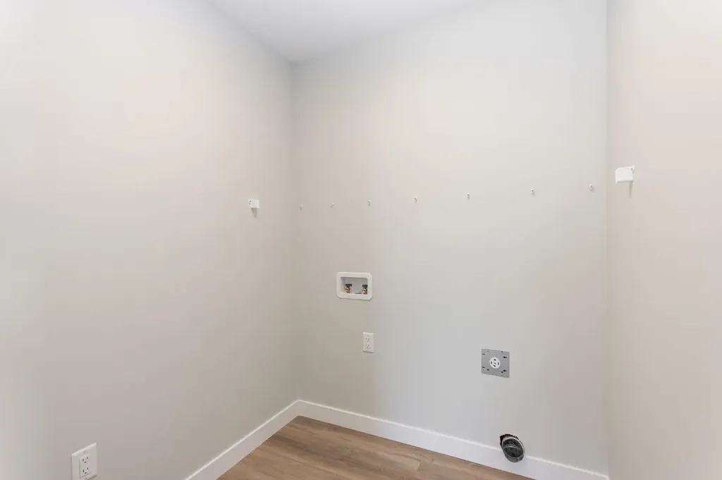 655 Robinson Avenue Penhold AB T0M 1R0