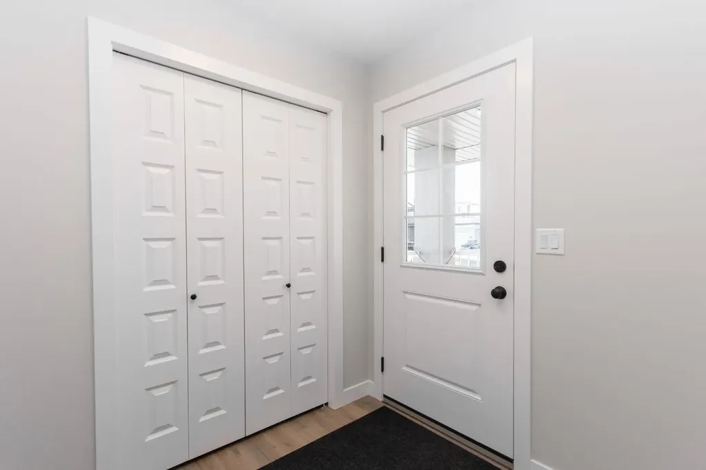 655 Robinson Avenue Penhold AB T0M 1R0