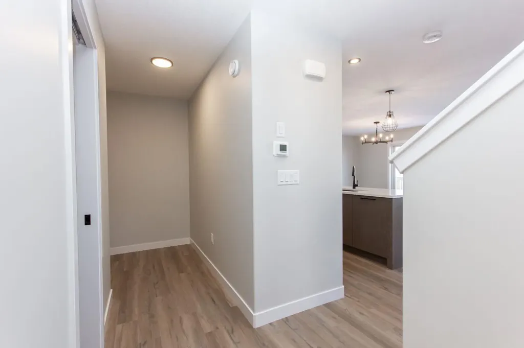 655 Robinson Avenue Penhold AB T0M 1R0