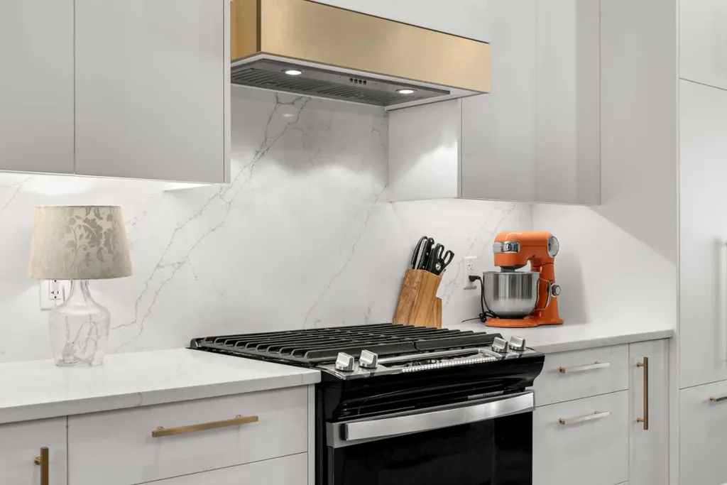 8161 8 Avenue Calgary AB T3H 6H9