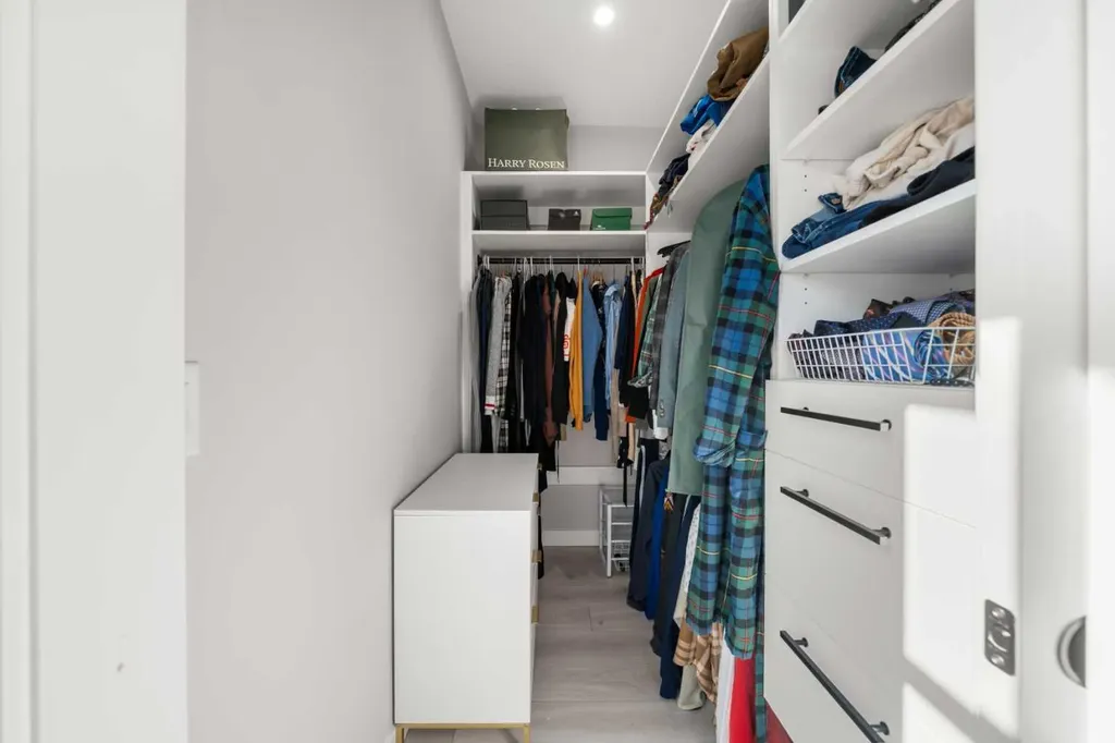 8161 8 Avenue Calgary AB T3H 6H9