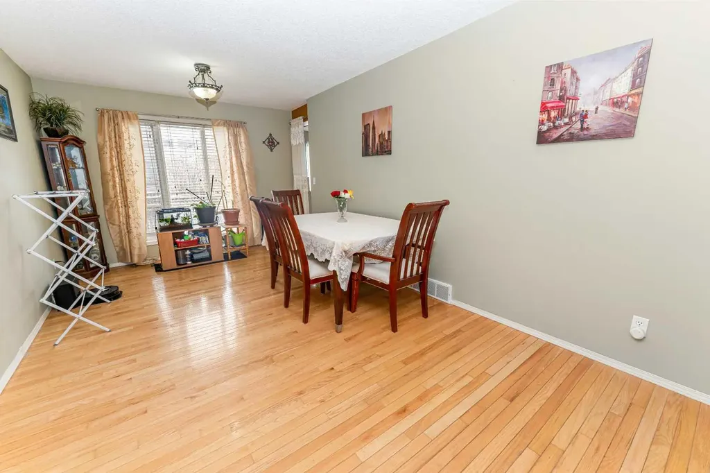 63 Hawkmount Green NW Calgary AB T3G 3T9