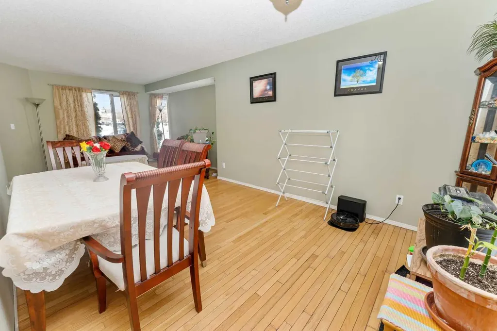 63 Hawkmount Green NW Calgary AB T3G 3T9