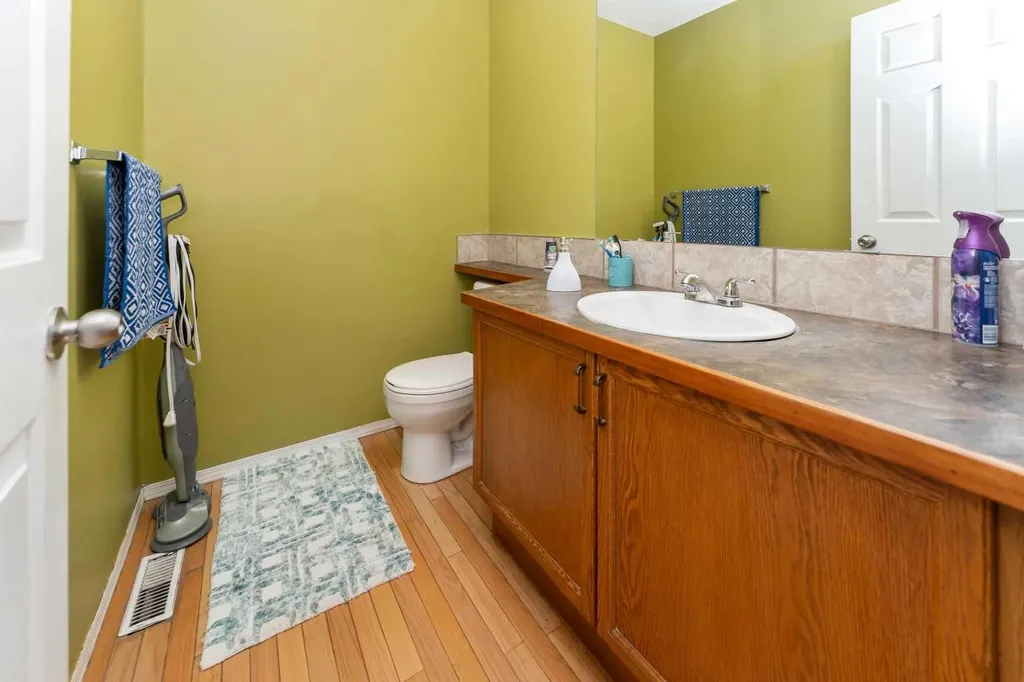63 Hawkmount Green NW Calgary AB T3G 3T9