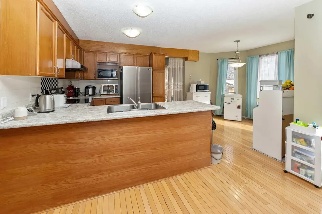 63 Hawkmount Green NW Calgary AB T3G 3T9