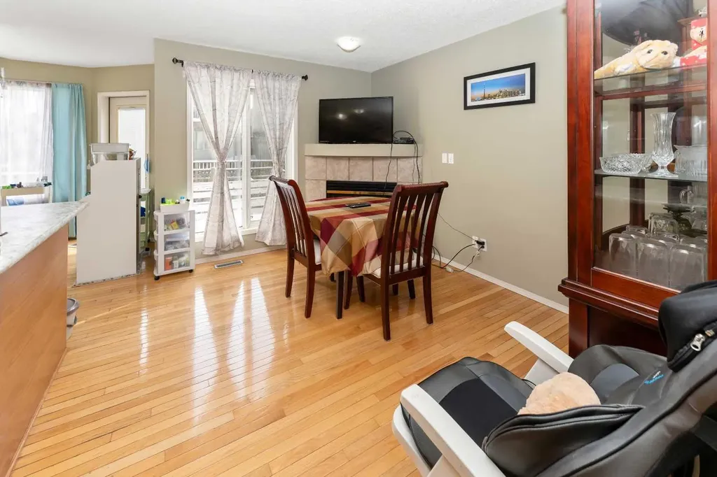 63 Hawkmount Green NW Calgary AB T3G 3T9