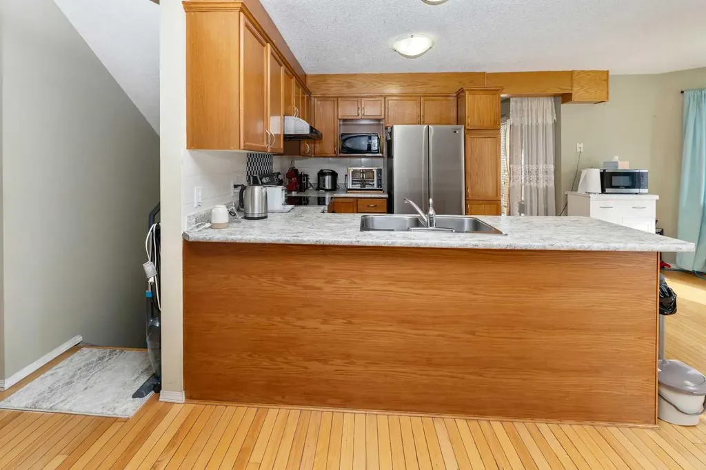 63 Hawkmount Green NW Calgary AB T3G 3T9