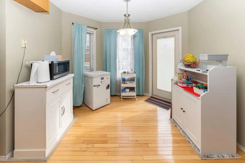 63 Hawkmount Green NW Calgary AB T3G 3T9