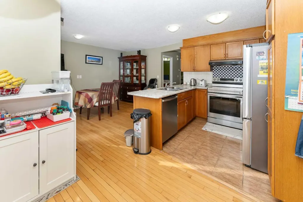 63 Hawkmount Green NW Calgary AB T3G 3T9