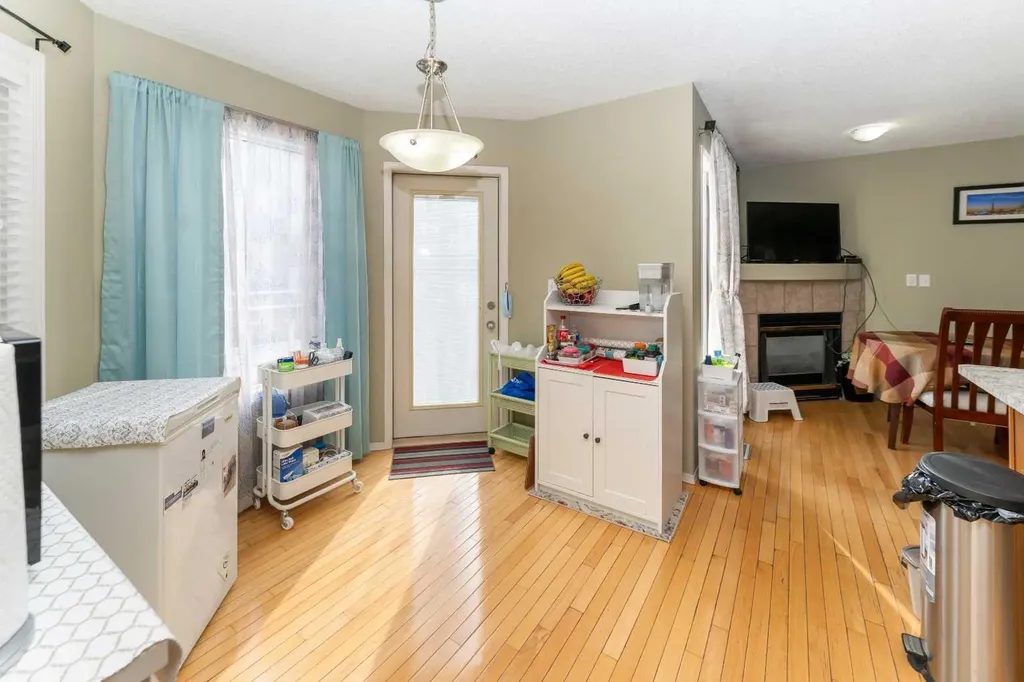 63 Hawkmount Green NW Calgary AB T3G 3T9