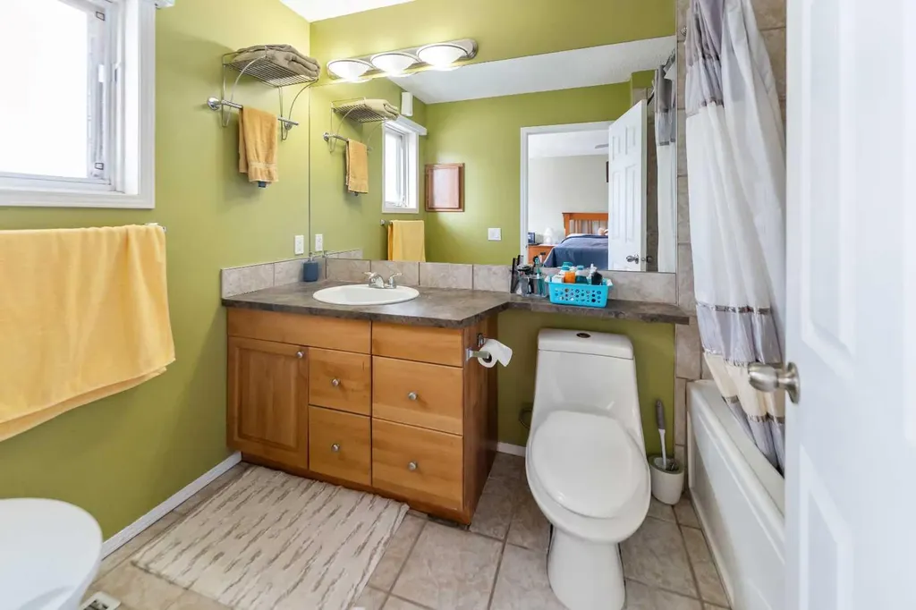 63 Hawkmount Green NW Calgary AB T3G 3T9