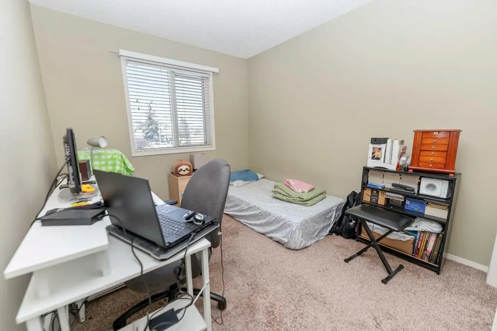 63 Hawkmount Green NW Calgary AB T3G 3T9