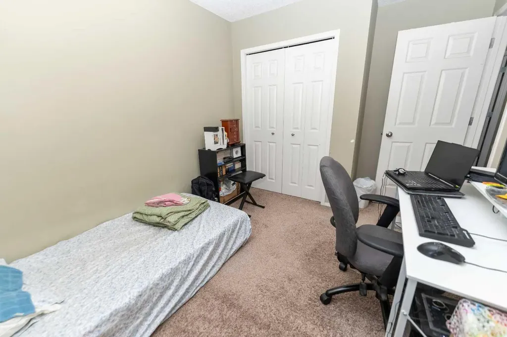 63 Hawkmount Green NW Calgary AB T3G 3T9