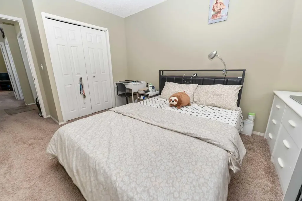 63 Hawkmount Green NW Calgary AB T3G 3T9