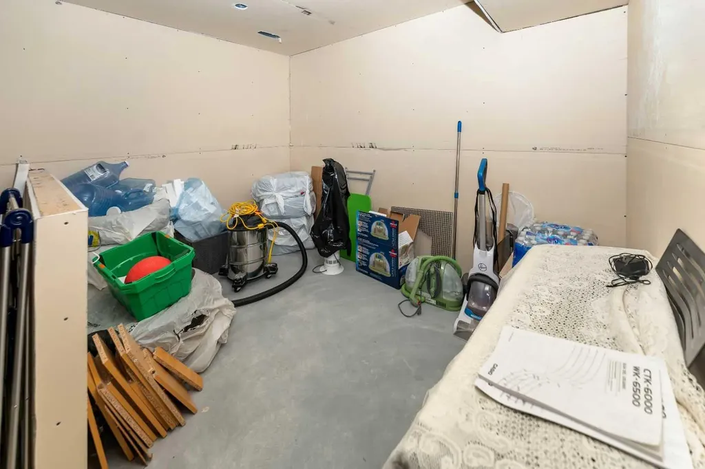 63 Hawkmount Green NW Calgary AB T3G 3T9