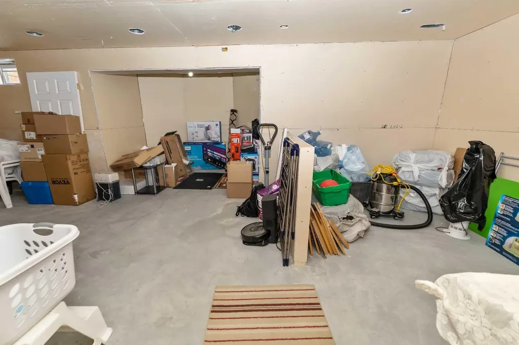 63 Hawkmount Green NW Calgary AB T3G 3T9