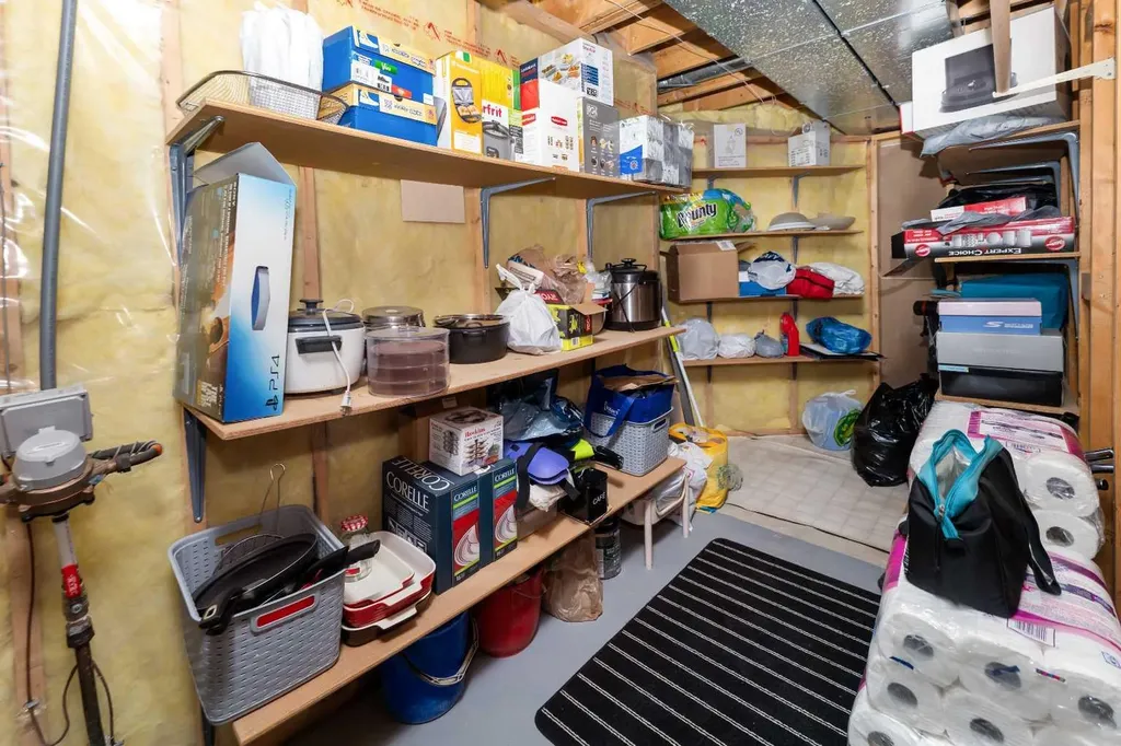 63 Hawkmount Green NW Calgary AB T3G 3T9