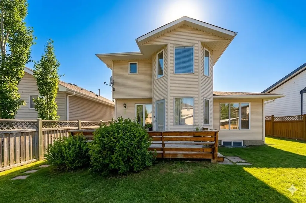 63 Hawkmount Green NW Calgary AB T3G 3T9